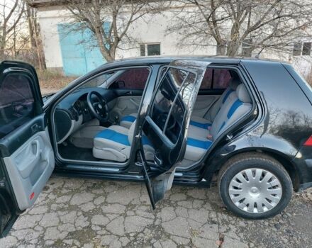 Черный Фольксваген Гольф, объемом двигателя 1.6 л и пробегом 221 тыс. км за 3900 $, фото 11 на Automoto.ua