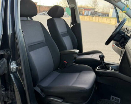 Черный Фольксваген Гольф, объемом двигателя 1.6 л и пробегом 245 тыс. км за 2999 $, фото 34 на Automoto.ua