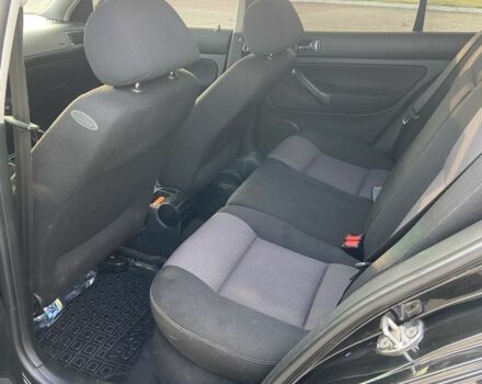 Черный Фольксваген Гольф, объемом двигателя 1.6 л и пробегом 300 тыс. км за 4000 $, фото 5 на Automoto.ua