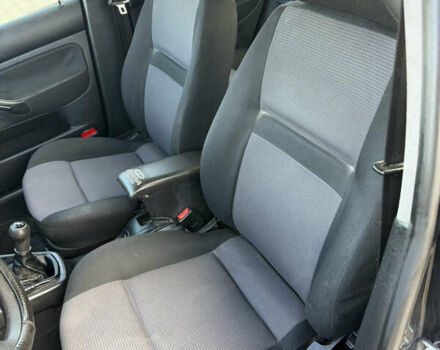 Черный Фольксваген Гольф, объемом двигателя 1.6 л и пробегом 245 тыс. км за 2999 $, фото 25 на Automoto.ua