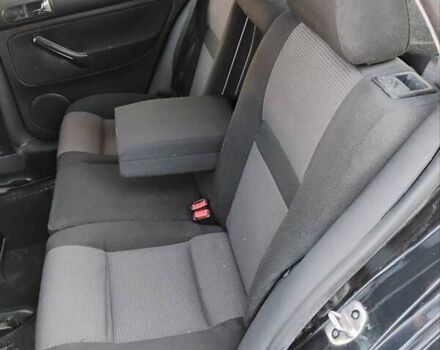 Черный Фольксваген Гольф, объемом двигателя 1.39 л и пробегом 289 тыс. км за 3850 $, фото 9 на Automoto.ua