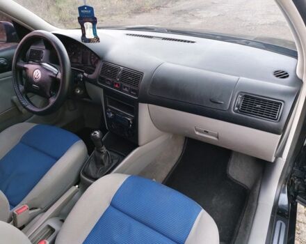 Черный Фольксваген Гольф, объемом двигателя 1.6 л и пробегом 221 тыс. км за 3900 $, фото 16 на Automoto.ua