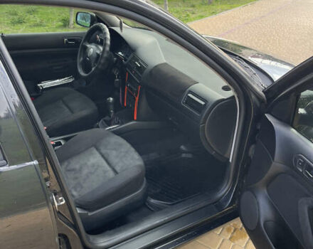 Черный Фольксваген Гольф, объемом двигателя 1.6 л и пробегом 288 тыс. км за 4000 $, фото 5 на Automoto.ua