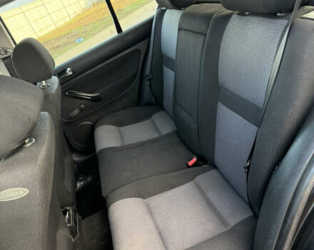 Черный Фольксваген Гольф, объемом двигателя 1.6 л и пробегом 245 тыс. км за 2999 $, фото 29 на Automoto.ua