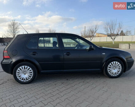 Черный Фольксваген Гольф, объемом двигателя 1.6 л и пробегом 245 тыс. км за 2999 $, фото 22 на Automoto.ua