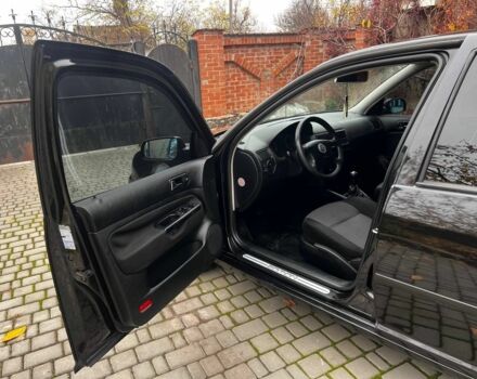 Черный Фольксваген Гольф, объемом двигателя 1.6 л и пробегом 235 тыс. км за 4600 $, фото 7 на Automoto.ua