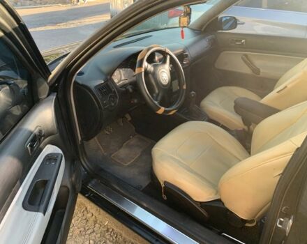 Черный Фольксваген Гольф, объемом двигателя 1.6 л и пробегом 240 тыс. км за 3900 $, фото 7 на Automoto.ua