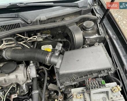 Черный Фольксваген Гольф, объемом двигателя 1.9 л и пробегом 316 тыс. км за 2999 $, фото 5 на Automoto.ua