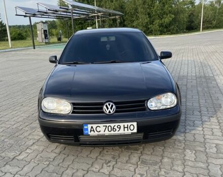 Черный Фольксваген Гольф, объемом двигателя 1.6 л и пробегом 300 тыс. км за 4000 $, фото 1 на Automoto.ua