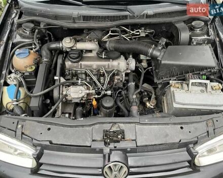 Черный Фольксваген Гольф, объемом двигателя 1.9 л и пробегом 316 тыс. км за 2999 $, фото 9 на Automoto.ua