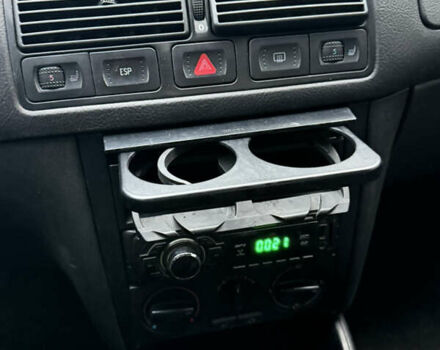 Черный Фольксваген Гольф, объемом двигателя 1.6 л и пробегом 268 тыс. км за 3500 $, фото 11 на Automoto.ua