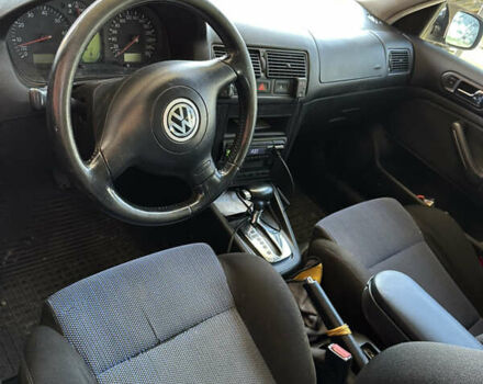 Черный Фольксваген Гольф, объемом двигателя 2.32 л и пробегом 250 тыс. км за 4500 $, фото 6 на Automoto.ua