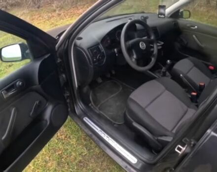 Черный Фольксваген Гольф, объемом двигателя 1.6 л и пробегом 200 тыс. км за 4900 $, фото 1 на Automoto.ua