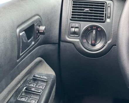 Черный Фольксваген Гольф, объемом двигателя 1.39 л и пробегом 289 тыс. км за 3850 $, фото 27 на Automoto.ua