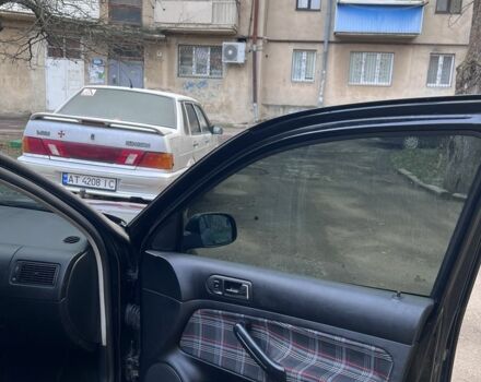 Черный Фольксваген Гольф, объемом двигателя 1.4 л и пробегом 207 тыс. км за 3500 $, фото 3 на Automoto.ua