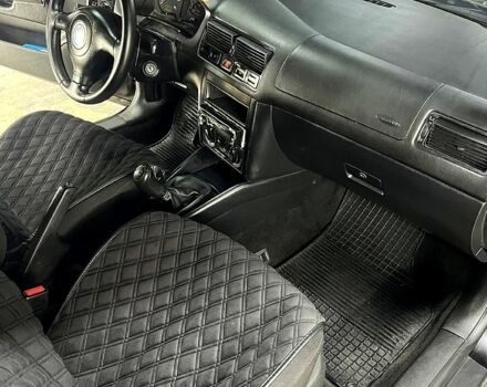 Черный Фольксваген Гольф, объемом двигателя 1.4 л и пробегом 340 тыс. км за 3500 $, фото 4 на Automoto.ua