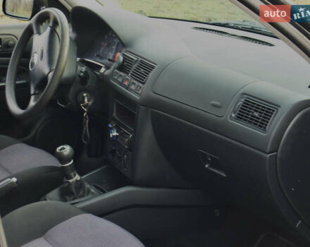 Черный Фольксваген Гольф, объемом двигателя 1.39 л и пробегом 250 тыс. км за 5000 $, фото 8 на Automoto.ua