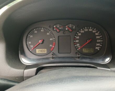 Черный Фольксваген Гольф, объемом двигателя 1.6 л и пробегом 234 тыс. км за 3850 $, фото 15 на Automoto.ua