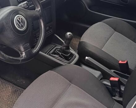 Черный Фольксваген Гольф, объемом двигателя 1.6 л и пробегом 320 тыс. км за 3700 $, фото 4 на Automoto.ua