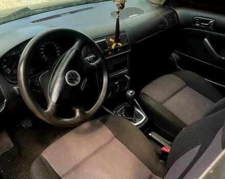 Черный Фольксваген Гольф, объемом двигателя 1.39 л и пробегом 329 тыс. км за 3700 $, фото 7 на Automoto.ua