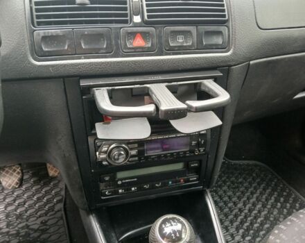 Черный Фольксваген Гольф, объемом двигателя 1.6 л и пробегом 234 тыс. км за 3850 $, фото 16 на Automoto.ua