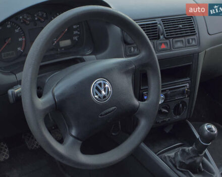 Черный Фольксваген Гольф, объемом двигателя 1.39 л и пробегом 250 тыс. км за 5000 $, фото 5 на Automoto.ua