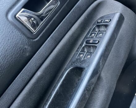 Черный Фольксваген Гольф, объемом двигателя 1.4 л и пробегом 233 тыс. км за 3700 $, фото 5 на Automoto.ua