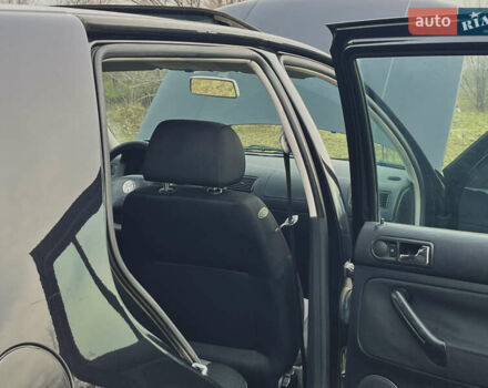 Черный Фольксваген Гольф, объемом двигателя 1.39 л и пробегом 250 тыс. км за 5000 $, фото 21 на Automoto.ua