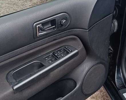 Черный Фольксваген Гольф, объемом двигателя 1.6 л и пробегом 320 тыс. км за 3700 $, фото 5 на Automoto.ua