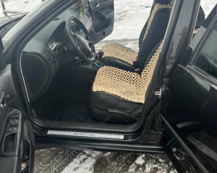 Черный Фольксваген Гольф, объемом двигателя 1.39 л и пробегом 256 тыс. км за 3700 $, фото 6 на Automoto.ua