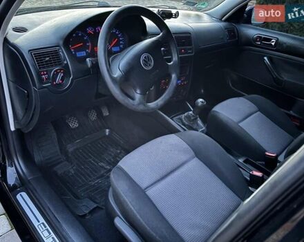 Черный Фольксваген Гольф, объемом двигателя 1.39 л и пробегом 253 тыс. км за 4900 $, фото 11 на Automoto.ua