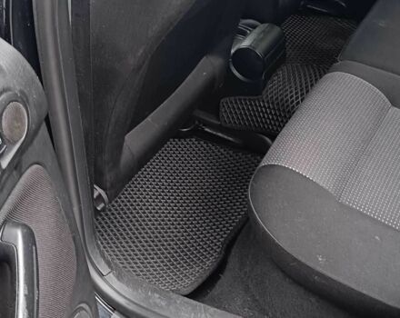 Черный Фольксваген Гольф, объемом двигателя 1.6 л и пробегом 320 тыс. км за 3700 $, фото 6 на Automoto.ua