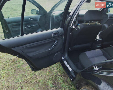 Черный Фольксваген Гольф, объемом двигателя 1.39 л и пробегом 250 тыс. км за 5000 $, фото 27 на Automoto.ua