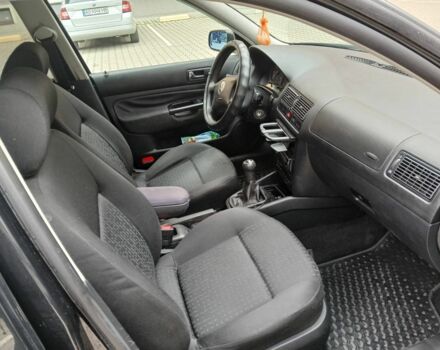 Черный Фольксваген Гольф, объемом двигателя 1.6 л и пробегом 234 тыс. км за 3850 $, фото 17 на Automoto.ua