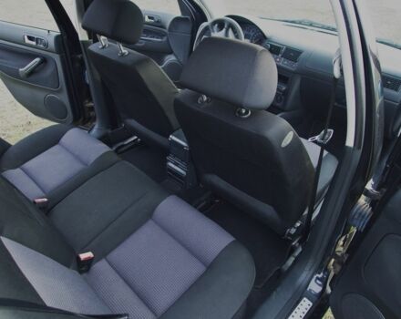 Черный Фольксваген Гольф, объемом двигателя 1.4 л и пробегом 250 тыс. км за 5000 $, фото 14 на Automoto.ua