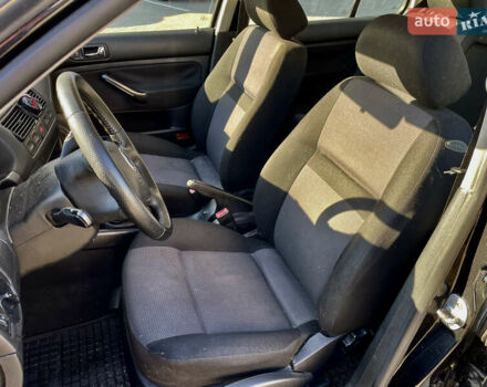 Черный Фольксваген Гольф, объемом двигателя 1.4 л и пробегом 260 тыс. км за 4500 $, фото 4 на Automoto.ua