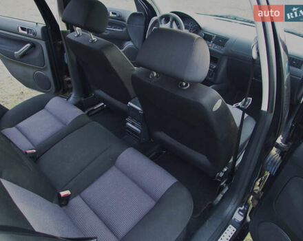 Черный Фольксваген Гольф, объемом двигателя 1.39 л и пробегом 250 тыс. км за 5000 $, фото 9 на Automoto.ua