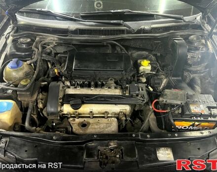 Черный Фольксваген Гольф, объемом двигателя 1.4 л и пробегом 340 тыс. км за 3500 $, фото 7 на Automoto.ua