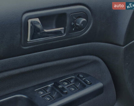 Черный Фольксваген Гольф, объемом двигателя 1.39 л и пробегом 250 тыс. км за 5000 $, фото 6 на Automoto.ua