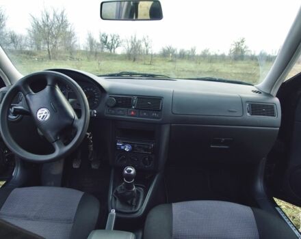 Черный Фольксваген Гольф, объемом двигателя 1.4 л и пробегом 250 тыс. км за 5000 $, фото 16 на Automoto.ua