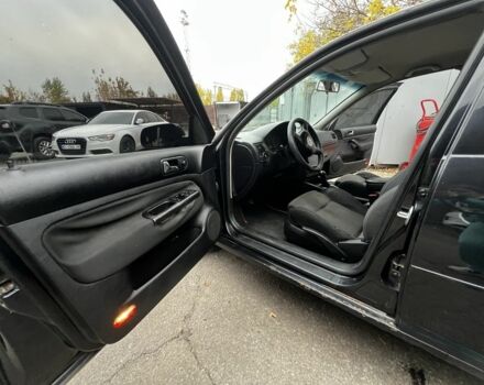 Черный Фольксваген Гольф, объемом двигателя 1.9 л и пробегом 390 тыс. км за 4000 $, фото 6 на Automoto.ua