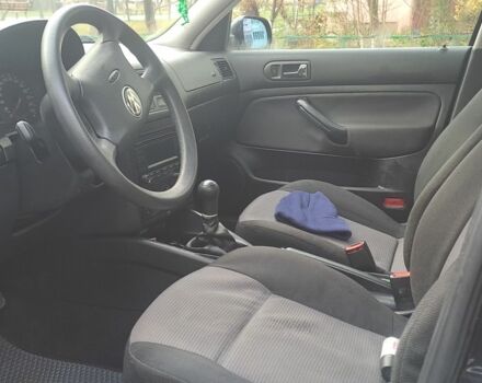 Черный Фольксваген Гольф, объемом двигателя 1.6 л и пробегом 230 тыс. км за 4600 $, фото 6 на Automoto.ua
