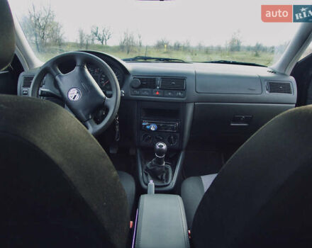 Черный Фольксваген Гольф, объемом двигателя 1.39 л и пробегом 250 тыс. км за 5000 $, фото 7 на Automoto.ua