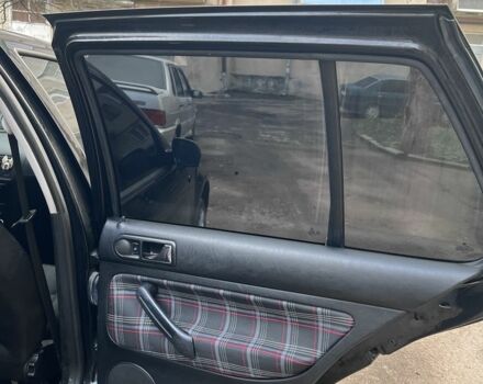 Черный Фольксваген Гольф, объемом двигателя 1.4 л и пробегом 207 тыс. км за 3500 $, фото 4 на Automoto.ua