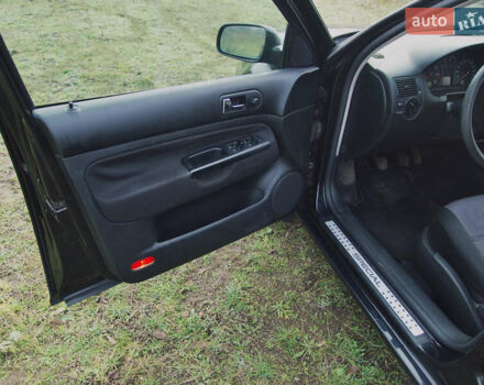 Черный Фольксваген Гольф, объемом двигателя 1.39 л и пробегом 250 тыс. км за 5000 $, фото 28 на Automoto.ua