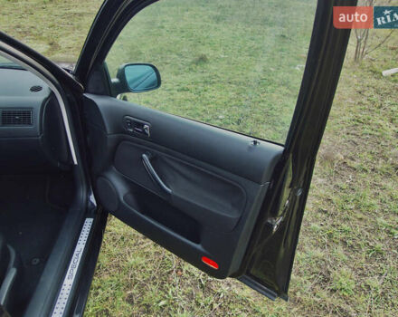 Черный Фольксваген Гольф, объемом двигателя 1.39 л и пробегом 250 тыс. км за 5000 $, фото 25 на Automoto.ua