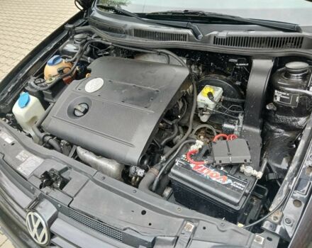 Черный Фольксваген Гольф, объемом двигателя 1.6 л и пробегом 234 тыс. км за 3850 $, фото 22 на Automoto.ua