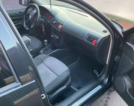 Черный Фольксваген Гольф, объемом двигателя 1.6 л и пробегом 212 тыс. км за 4500 $, фото 9 на Automoto.ua