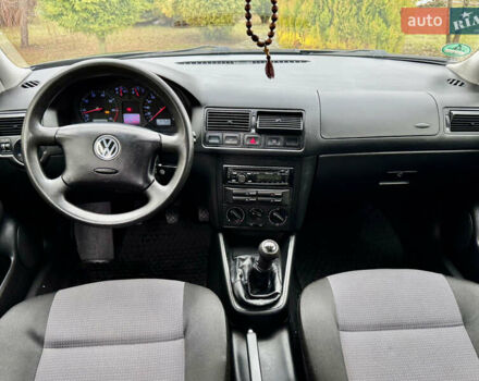 Черный Фольксваген Гольф, объемом двигателя 1.39 л и пробегом 197 тыс. км за 3997 $, фото 33 на Automoto.ua