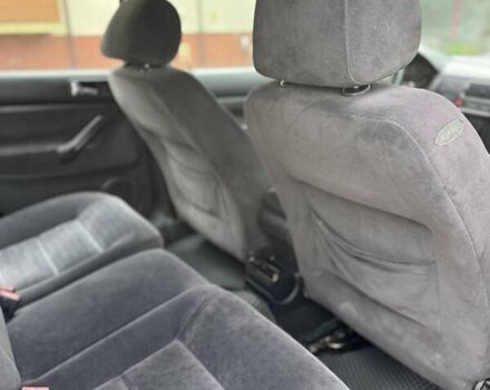 Черный Фольксваген Гольф, объемом двигателя 1.6 л и пробегом 253 тыс. км за 3999 $, фото 11 на Automoto.ua